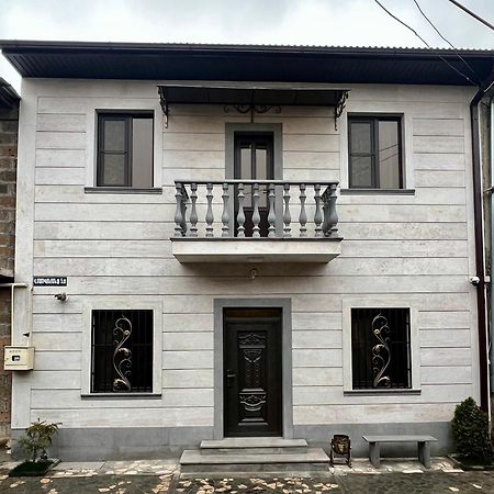 New , Comfortable 3 Bedroom House Yerevan Ngoại thất bức ảnh