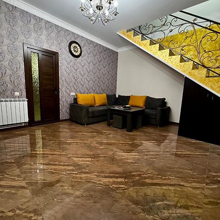 New , Comfortable 3 Bedroom House Yerevan Ngoại thất bức ảnh