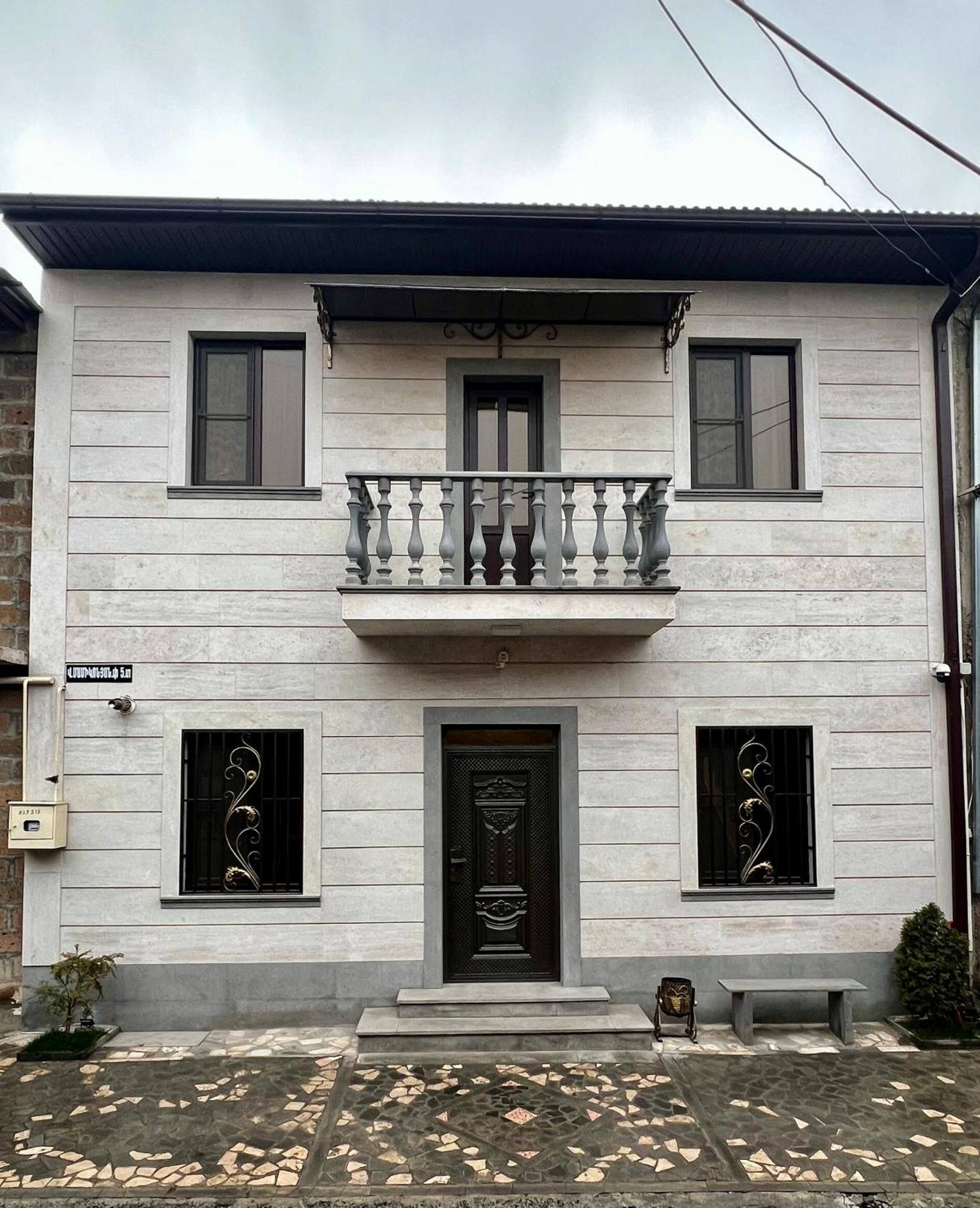 New , Comfortable 3 Bedroom House Yerevan Ngoại thất bức ảnh