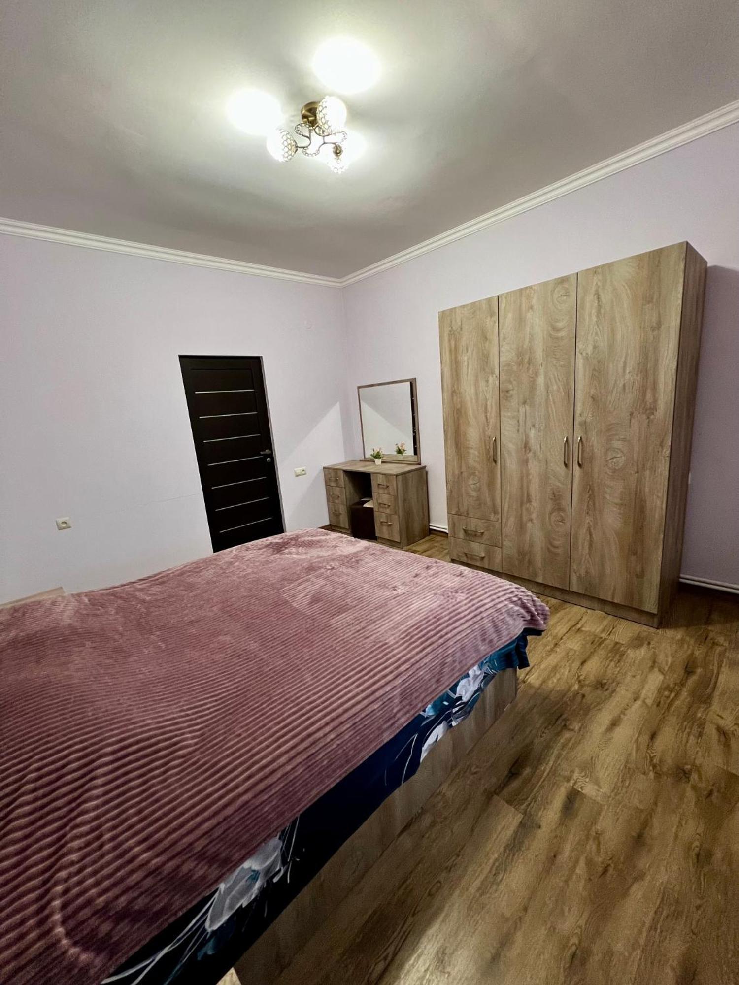 New , Comfortable 3 Bedroom House Yerevan Ngoại thất bức ảnh