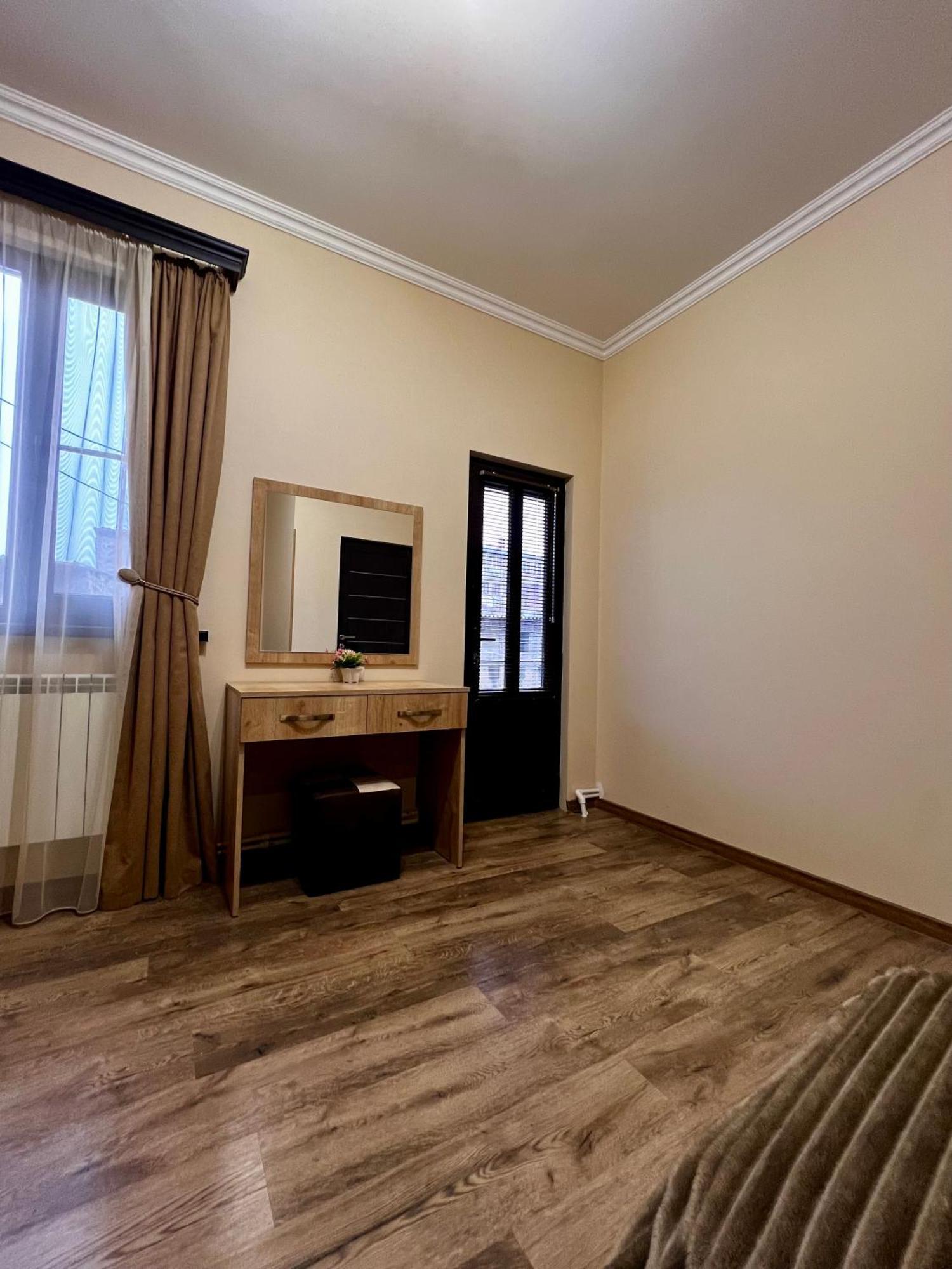 New , Comfortable 3 Bedroom House Yerevan Ngoại thất bức ảnh