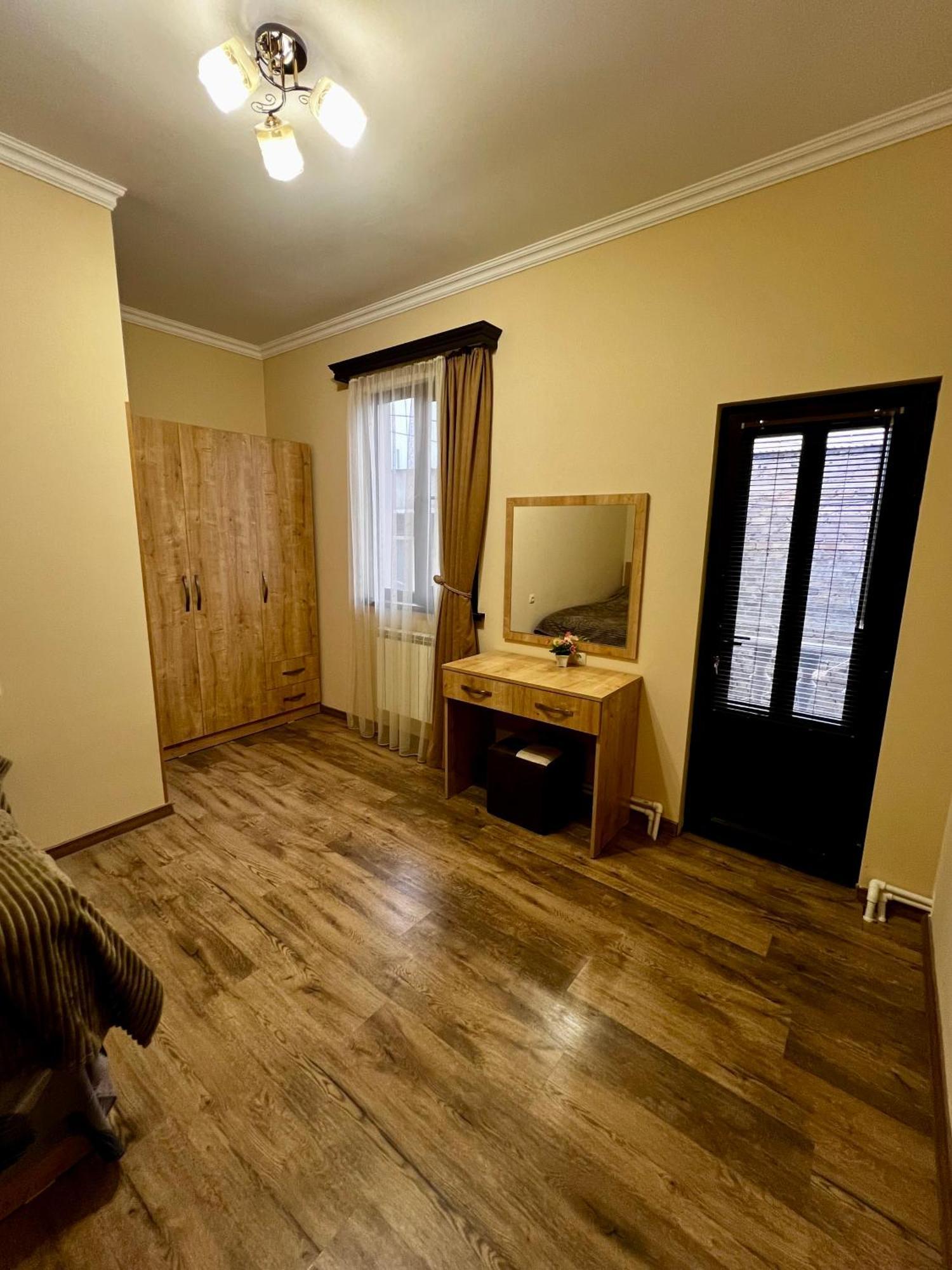 New , Comfortable 3 Bedroom House Yerevan Ngoại thất bức ảnh